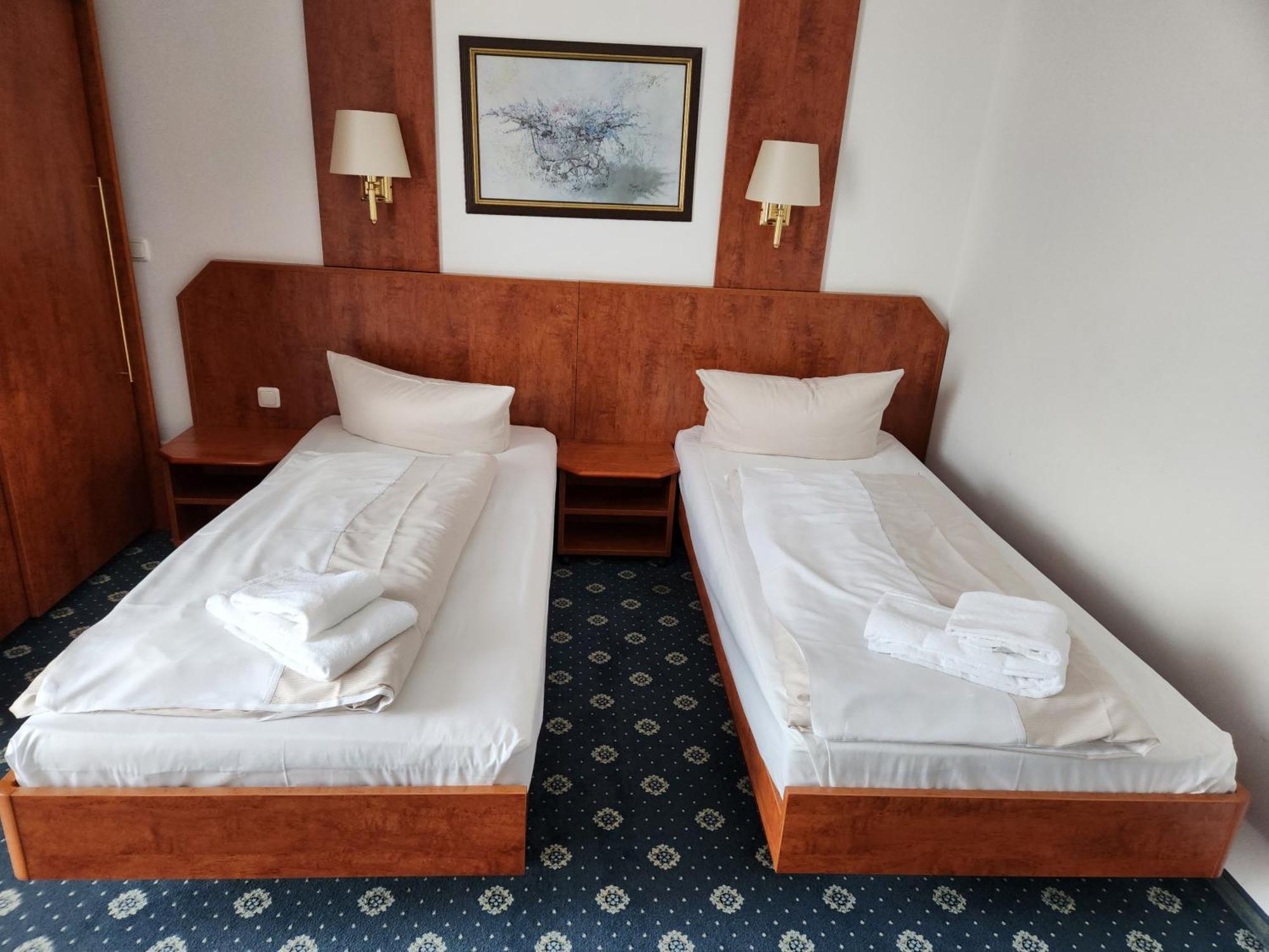 Hotel Hoyers In Pinneberg Prisdorf Extérieur photo